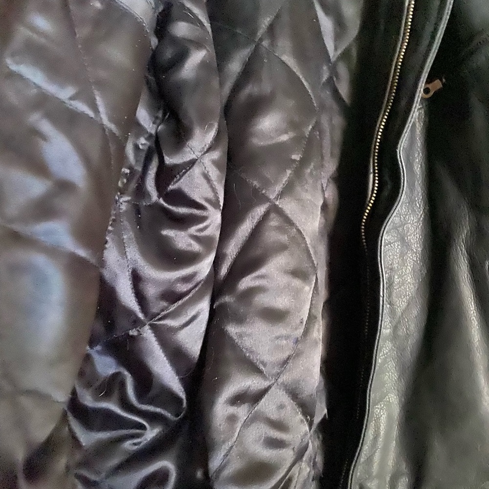 Leather jacket - Picture 2 of 3